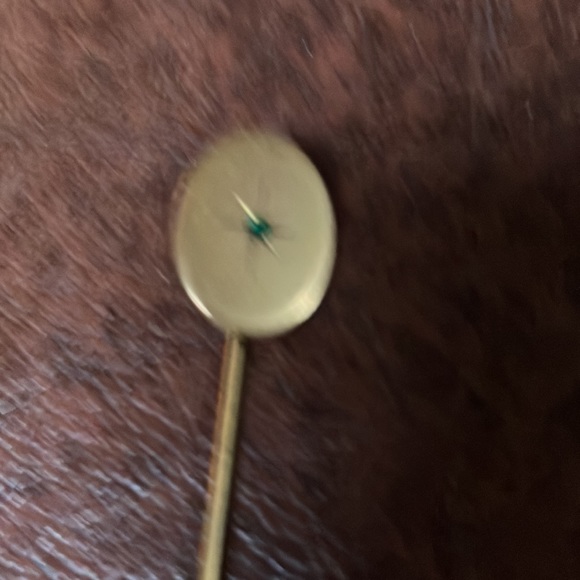 Vintage stick pin with emerald - Picture 2 of 5